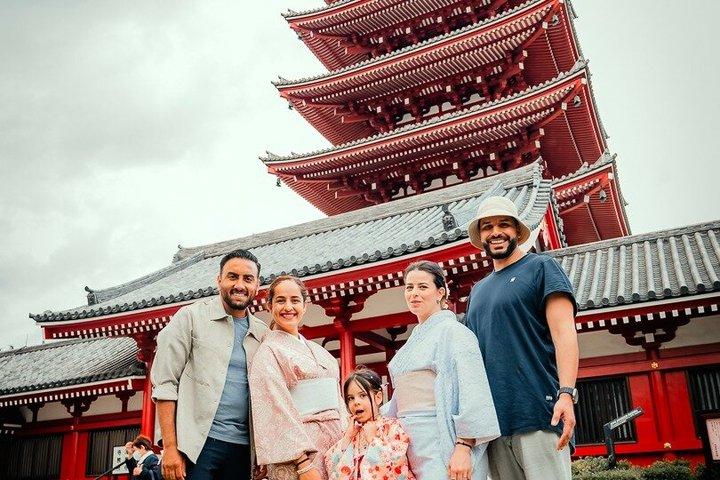 Private Cinematic Photoshoot in Kyoto with a Pro Photographer