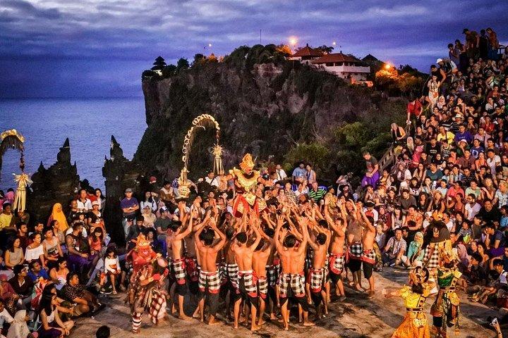 ウルワツ寺院ケチャダンス付き南バリプライベートツアー