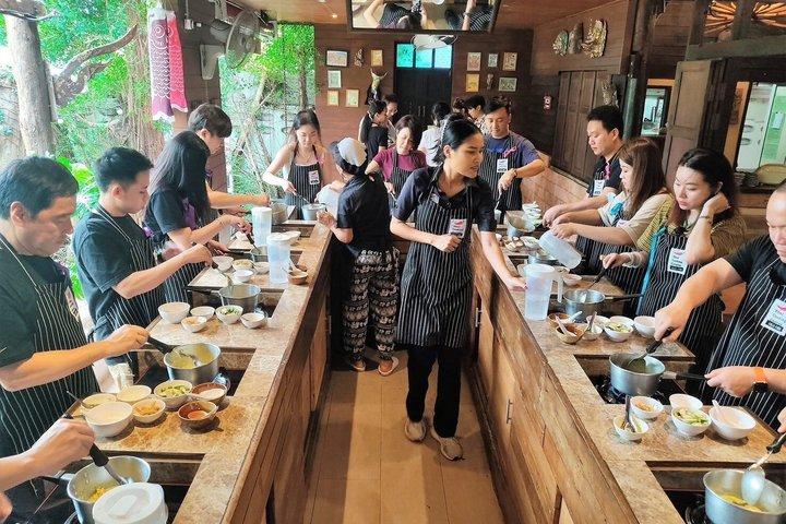 ホアヒンビギナーフレンドリータイ料理とローカルマーケット訪問