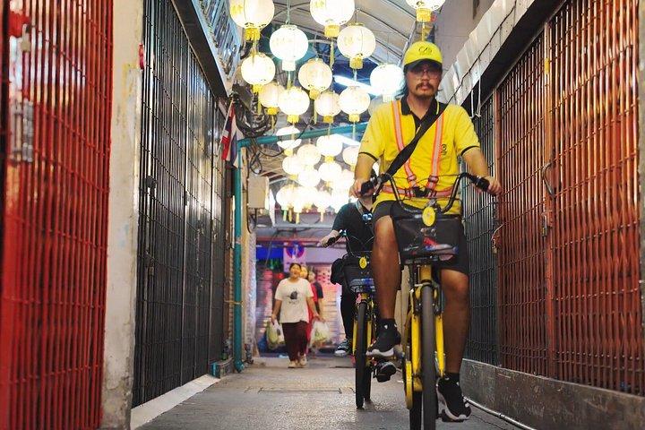バンコクナイトバイクツアー花市場と中華街夕食付き