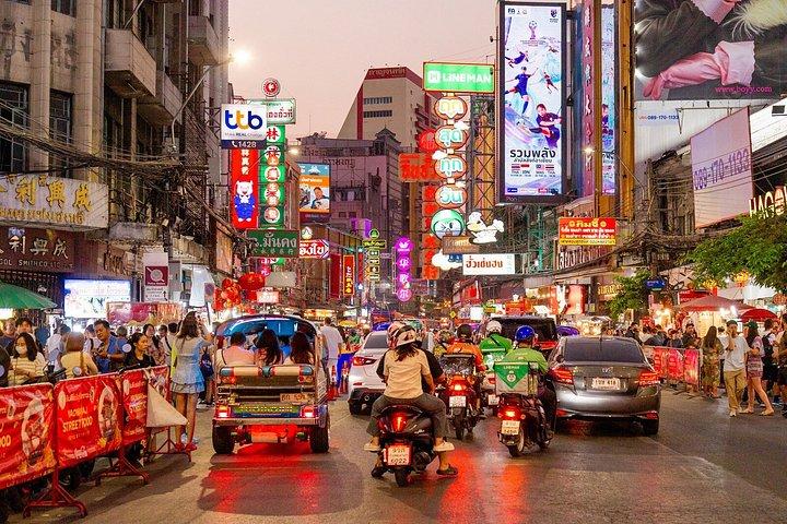 バンコクナイトバイクツアー花市場と中華街夕食付き