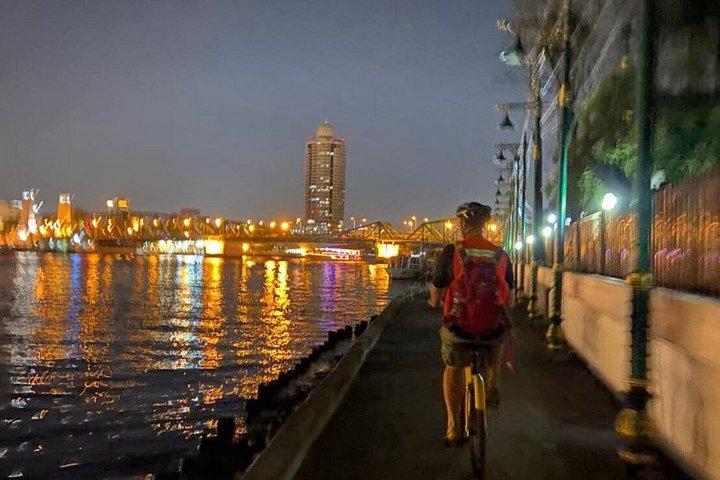 バンコクナイトバイクツアー花市場と中華街夕食付き