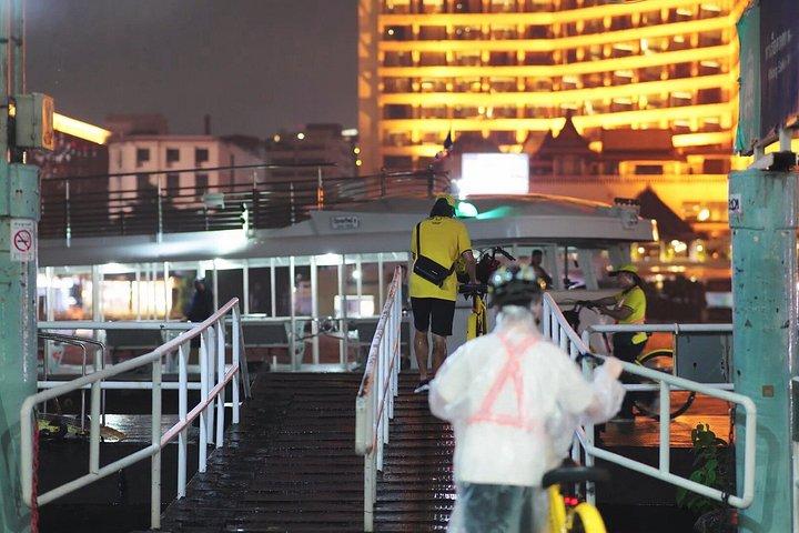 バンコクナイトバイクツアー花市場と中華街夕食付き