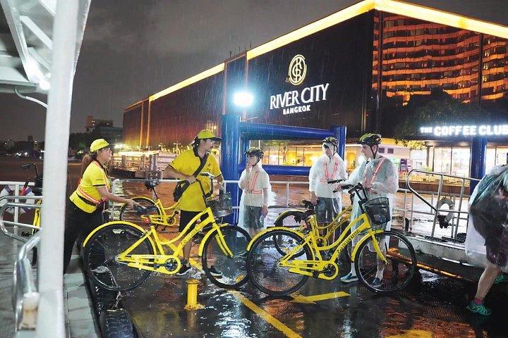 バンコクナイトバイクツアー花市場と中華街夕食付き