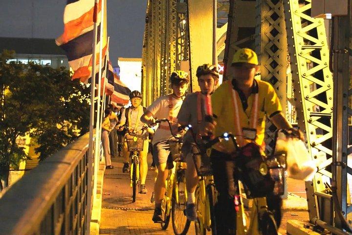 バンコクナイトバイクツアー花市場と中華街夕食付き