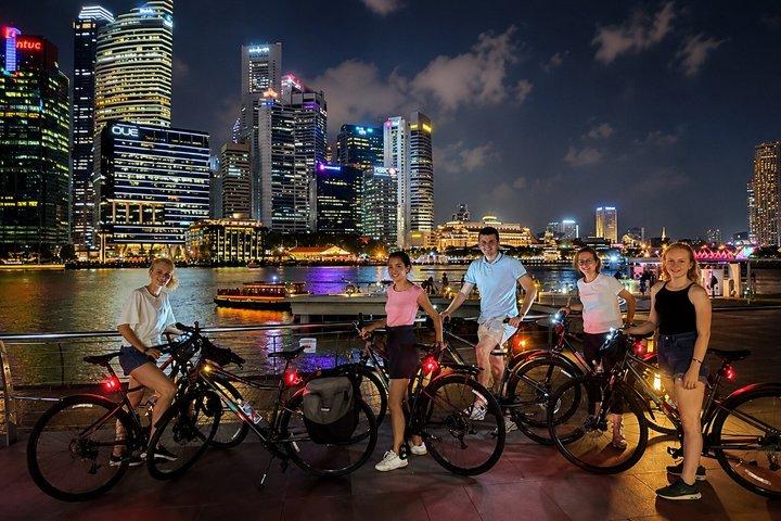 シンガポールマリーナベイ小グループナイトサイクリングツアー