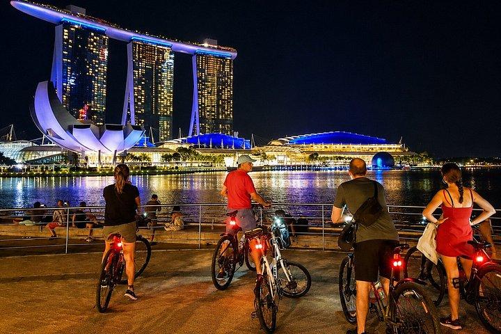 シンガポールマリーナベイ小グループナイトサイクリングツアー