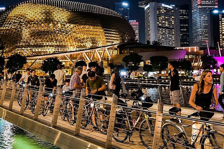 シンガポールマリーナベイ小グループナイトサイクリングツアー