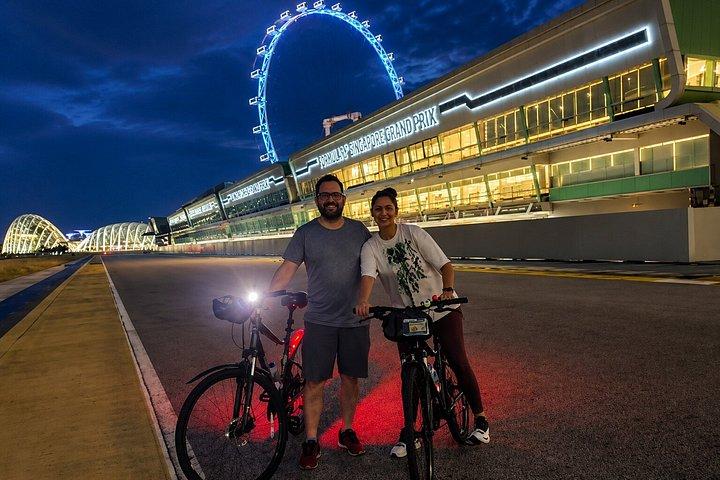シンガポールマリーナベイ小グループナイトサイクリングツアー
