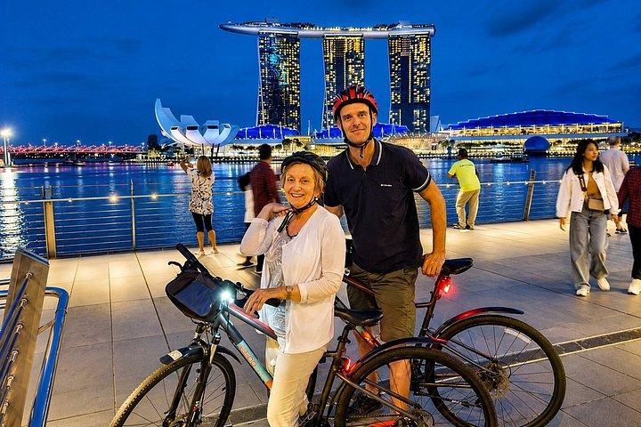 シンガポールマリーナベイ小グループナイトサイクリングツアー