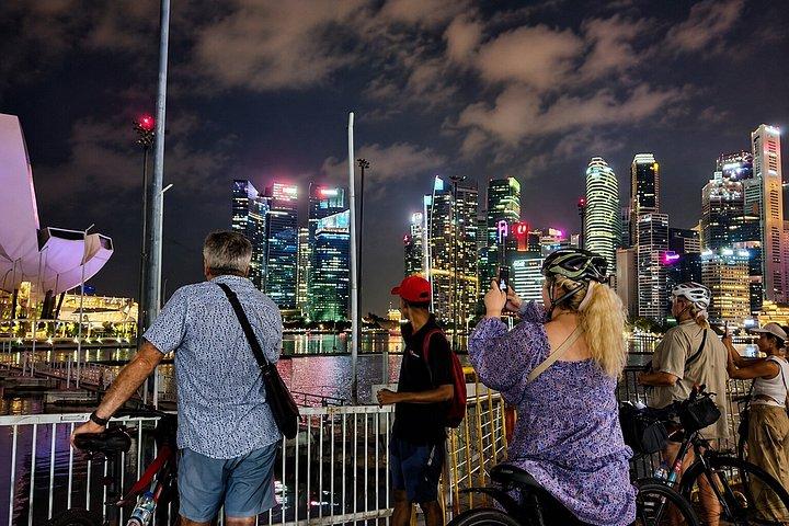 シンガポールマリーナベイ小グループナイトサイクリングツアー
