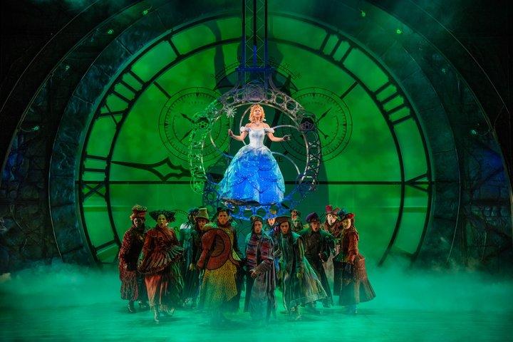 エクスペリエンス・ウィキッドと2コースのプレシアター・ミールの組み合わせ