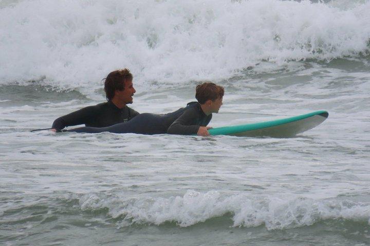 Lisbonne à Carcavelos Cours Privé de Surf avec Surfeur Expert