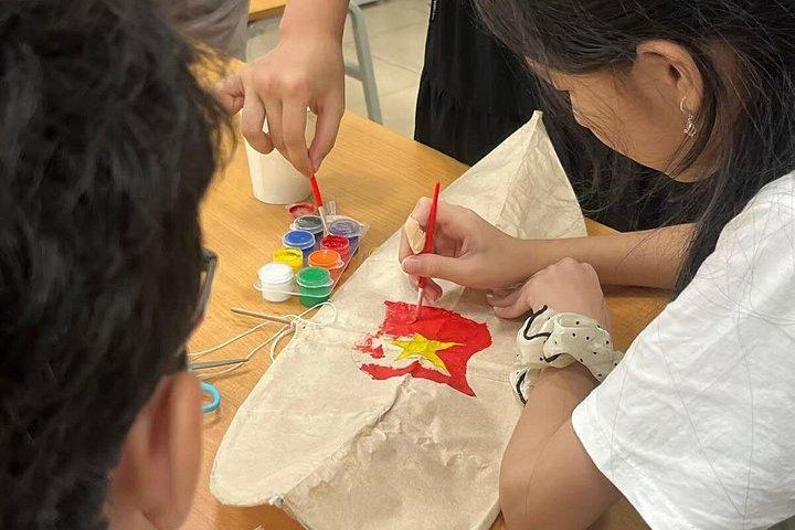 ハノイバズオンノイ村で凧作り体験