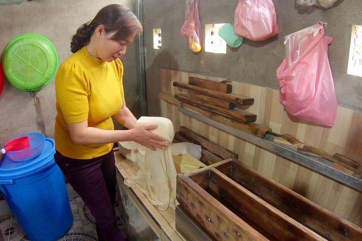 ハノイバズオンノイ村で凧作り体験