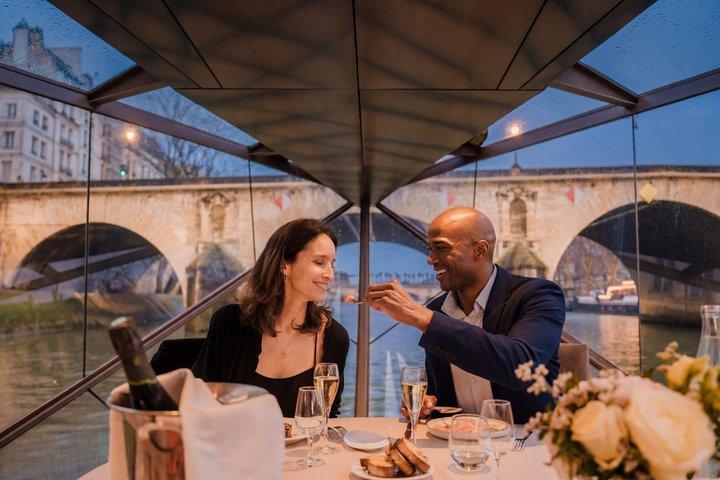 Bateaux Mouches® パリのセーヌ川ディナークルーズ