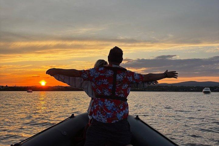 Excursion en bateau en zodiaque au coucher du soleil sur le fleuve Saint-Laurent