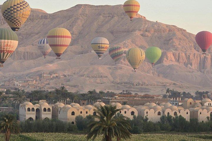 ルクソール熱気球フライトと送迎 - 初飛行