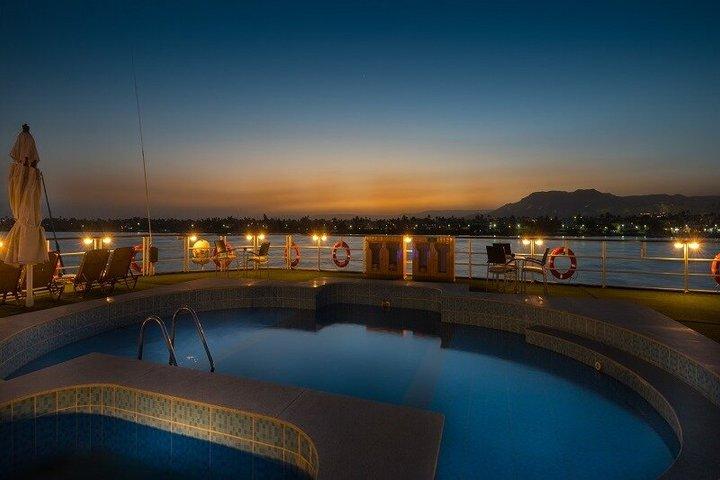 Crociera di 4 giorni sul Nilo da Assuan a Luxor con Abu Simbel Tour