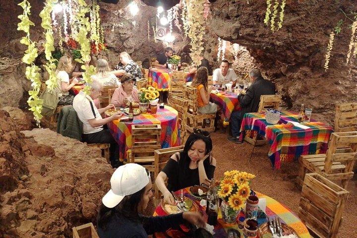 グアダルーペ大聖堂＆洞窟レストラン付きテオティワカンツアー