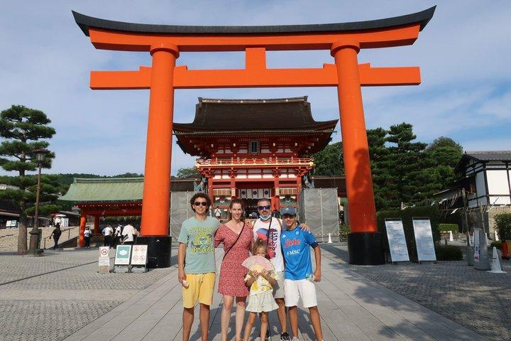 Excursão de comida local ao distrito de Fushimi Sake com Guia licenciado