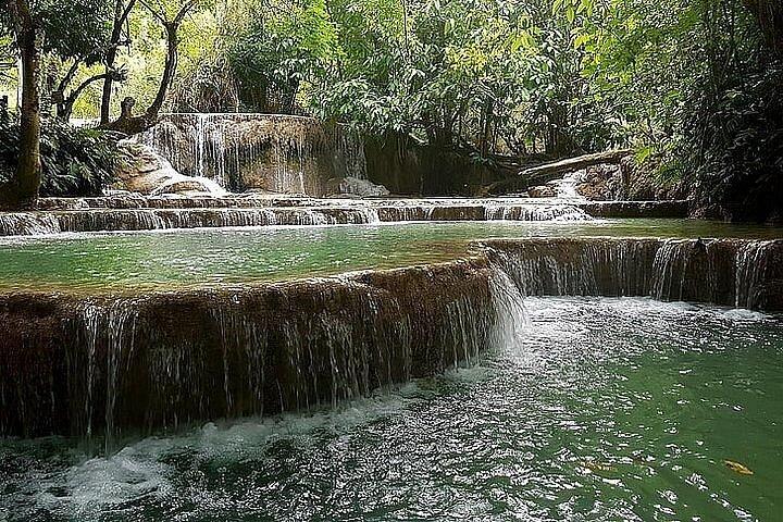 Cavernas de Batu Skywalk e Cataratas