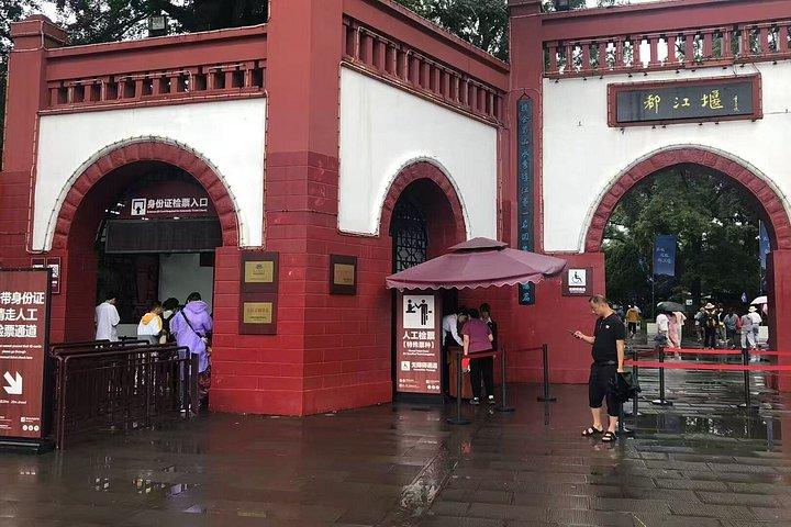 ドゥアンヤン灌漑システムとマウント青城ツアーへの1日旅行