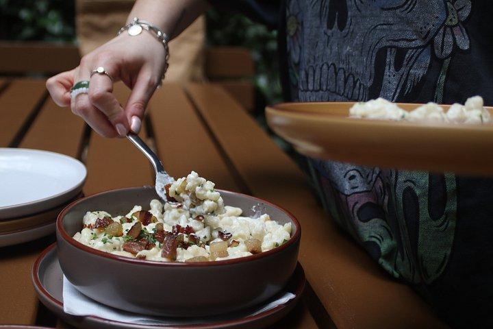 ブラチスラバ：14種類以上の試食と現地ガイド付き旧市街フードツアー