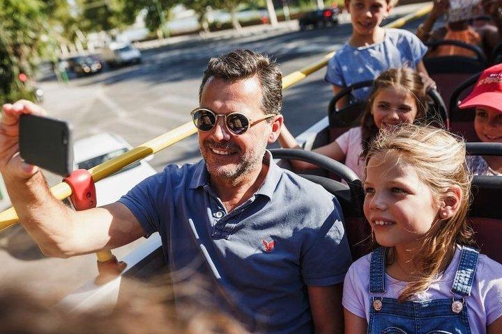 市内観光バルセロナ乗り降り自由バスツアー：24または48時間