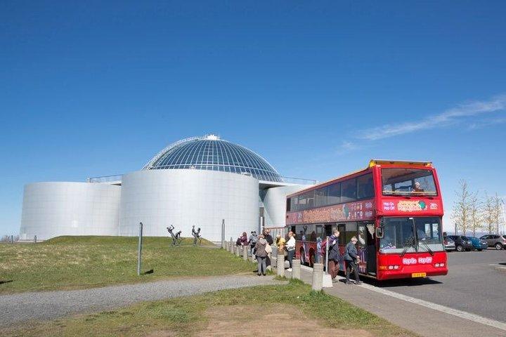 レイキャビク市内観光乗り降り自由バスツアー：24時間または48時間