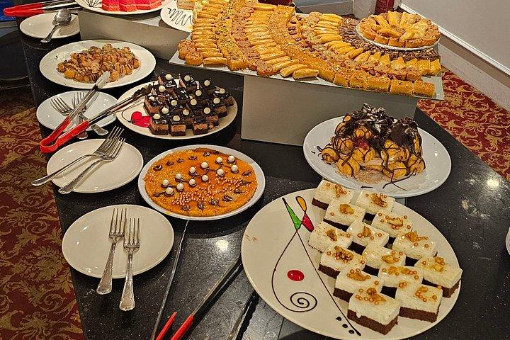 日没または夜の時間カイロナイルディナークルーズ（ライブショー付き）