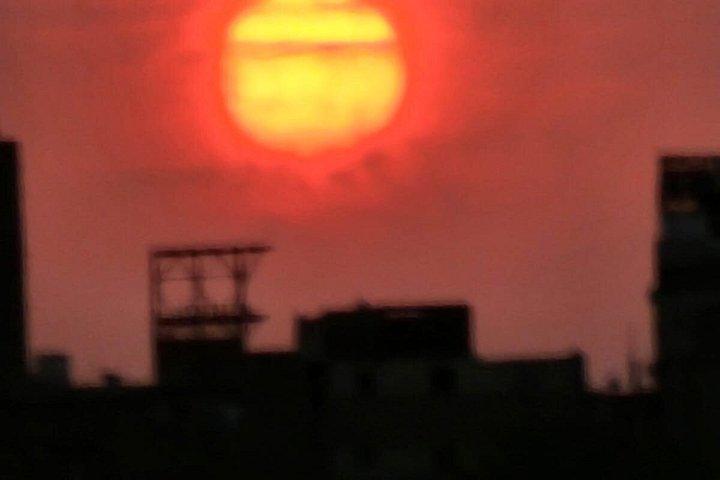 日没または夜の時間カイロナイルディナークルーズ（ライブショー付き）