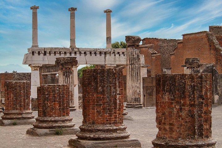 ローマからポンペイとソレントへの日帰り旅行