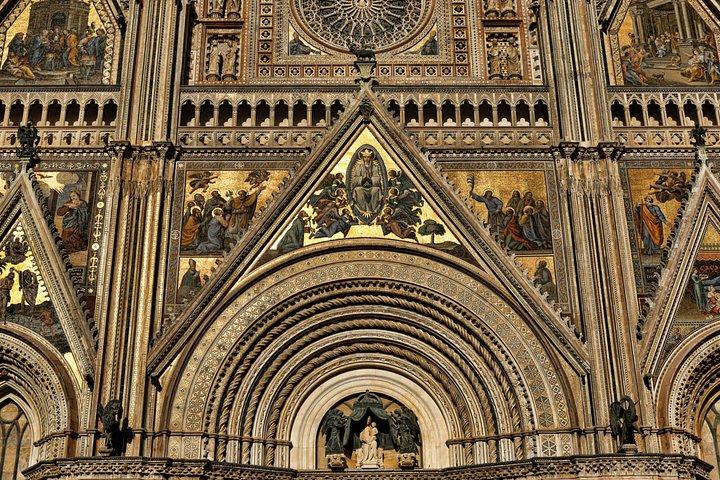 ローマからオルヴィエート、トーディ＆アッシジへの日帰り旅行