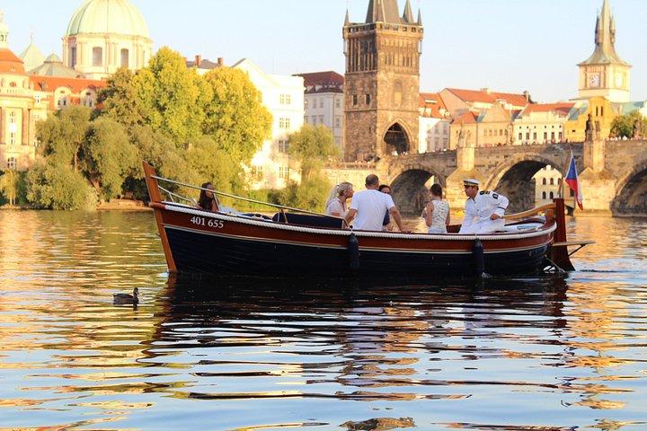 Prag Highlights Private Wanderung : Burg & Hotelabholung