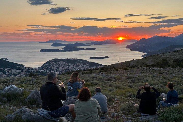 ドゥブロブニク上空プライベートシーニックサンセットツアー＆プレミアムワインテイスティング
