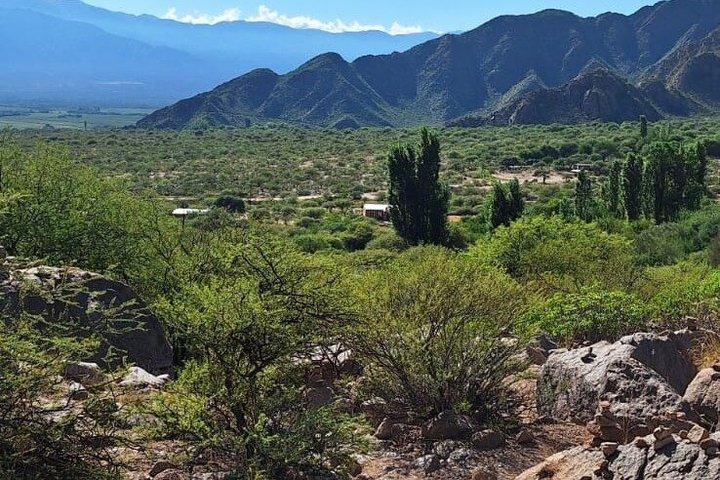 CAFAYATE 風景と歴史のキロメートルを歩く