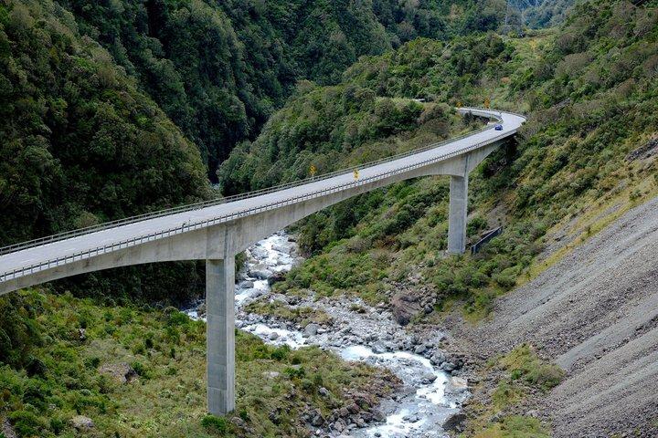 アーサーズパスツアー TranzAlpine クライストチャーチからグレイマウスまでの片道