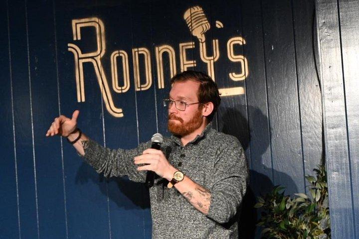 Stand Up Comedy Live i New York på Rodney’s Comedy Club