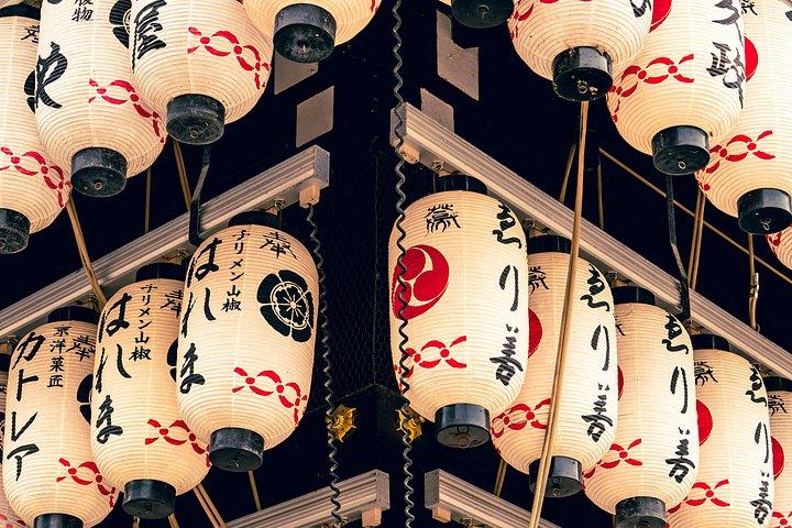 祇園芸者地区ガイド団体散策ツアー