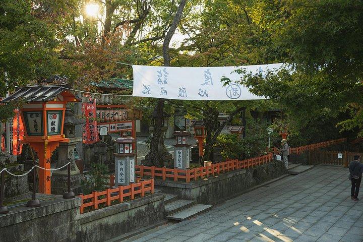 祇園芸者地区ガイド団体散策ツアー