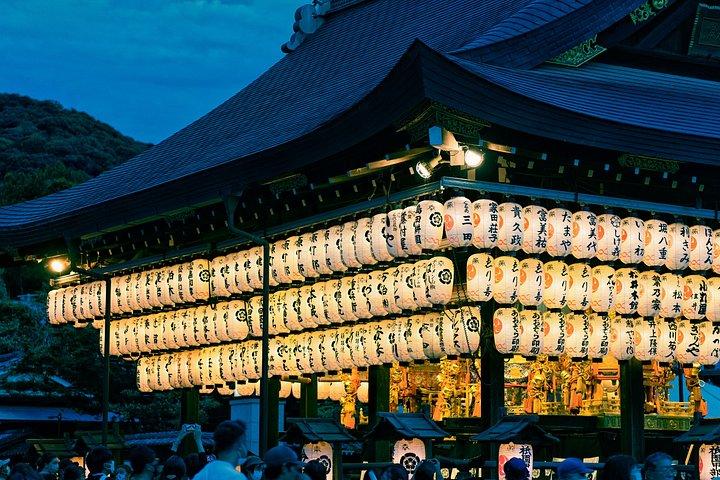祇園芸者地区ガイド団体散策ツアー