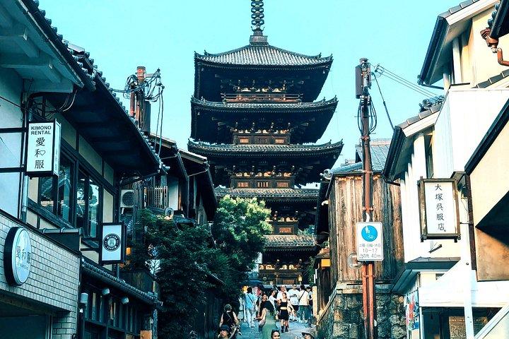 祇園芸者地区ガイド団体散策ツアー