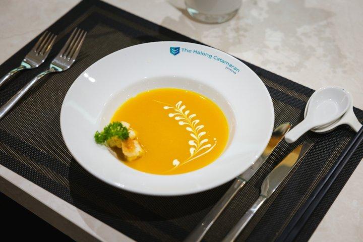 ハロン・カタマランによるハロン湾＆ランハ湾豪華日帰りクルーズ