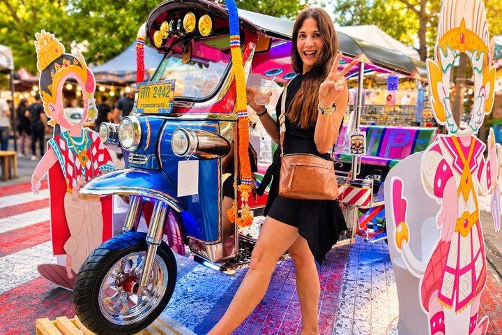 Tour gastronómico privado de la vida nocturna de Tuktuk en Bangkok (Noche)