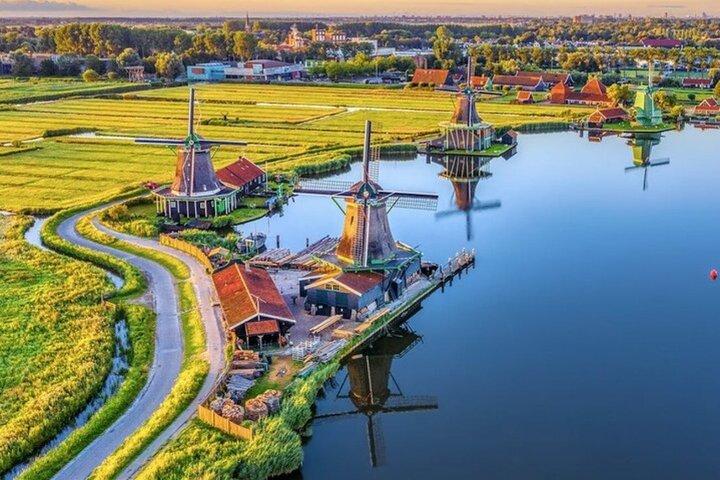 Private Day Tour Windmills and Giethoorn Included Boat Tour