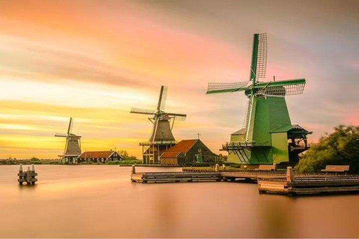 Private Day Tour Windmills and Giethoorn Included Boat Tour