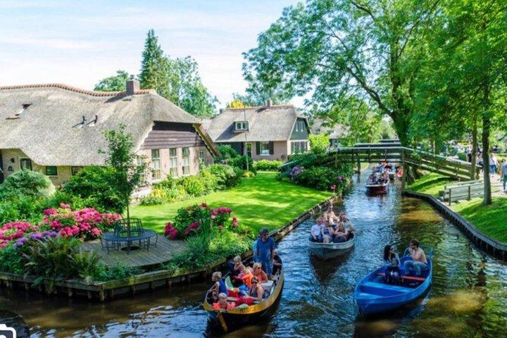 Private Day Tour Windmills and Giethoorn Included Boat Tour