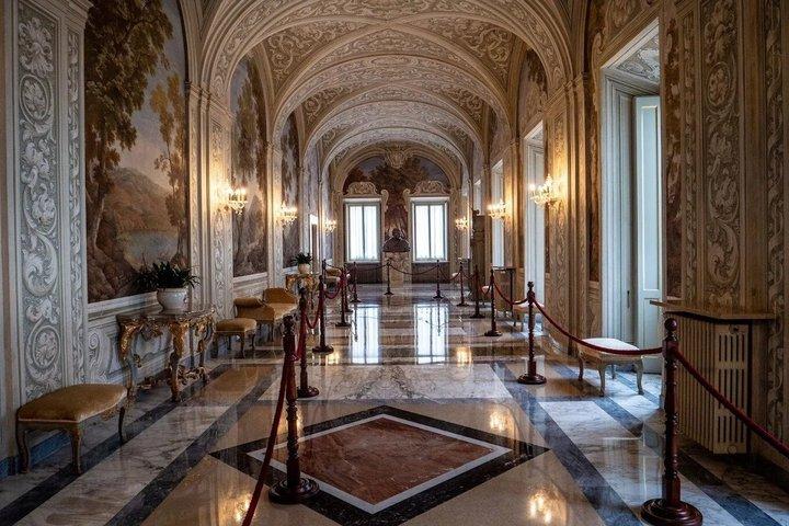 カステル・ガンドルフォ : ローマからローマ法王の夏の住居と庭園ツアー