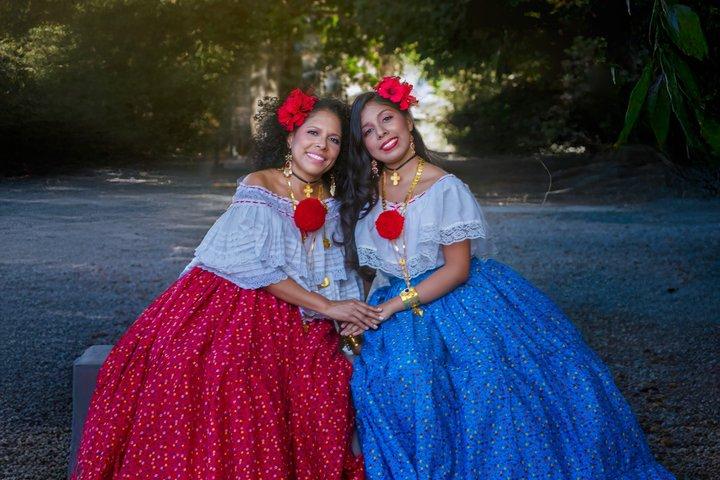Historic Tour and Photo Session in Traditional Attire